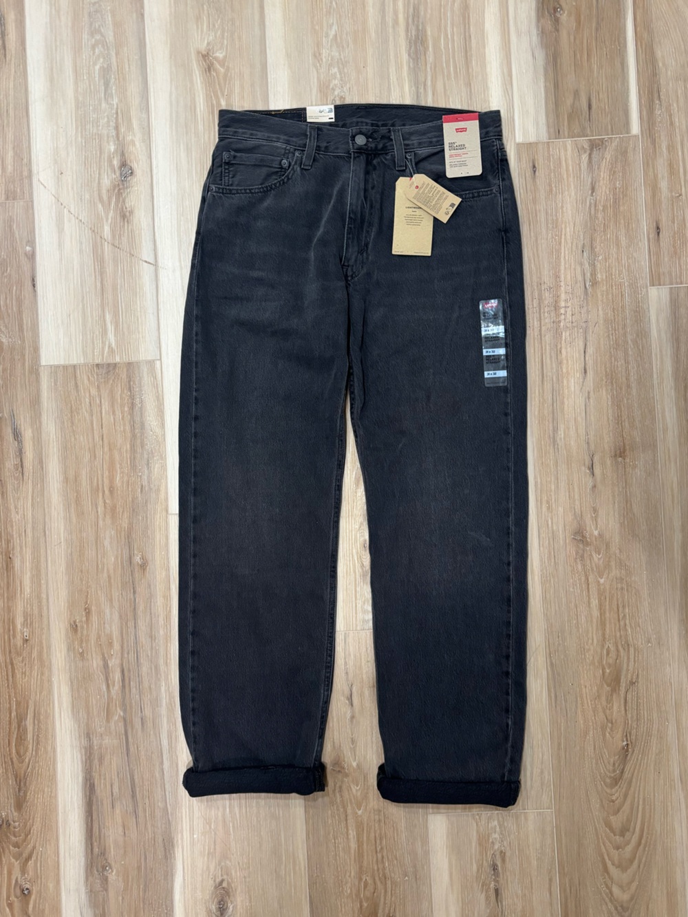 NWT LEVI 555 RELAXED STRAIGHT 31/32